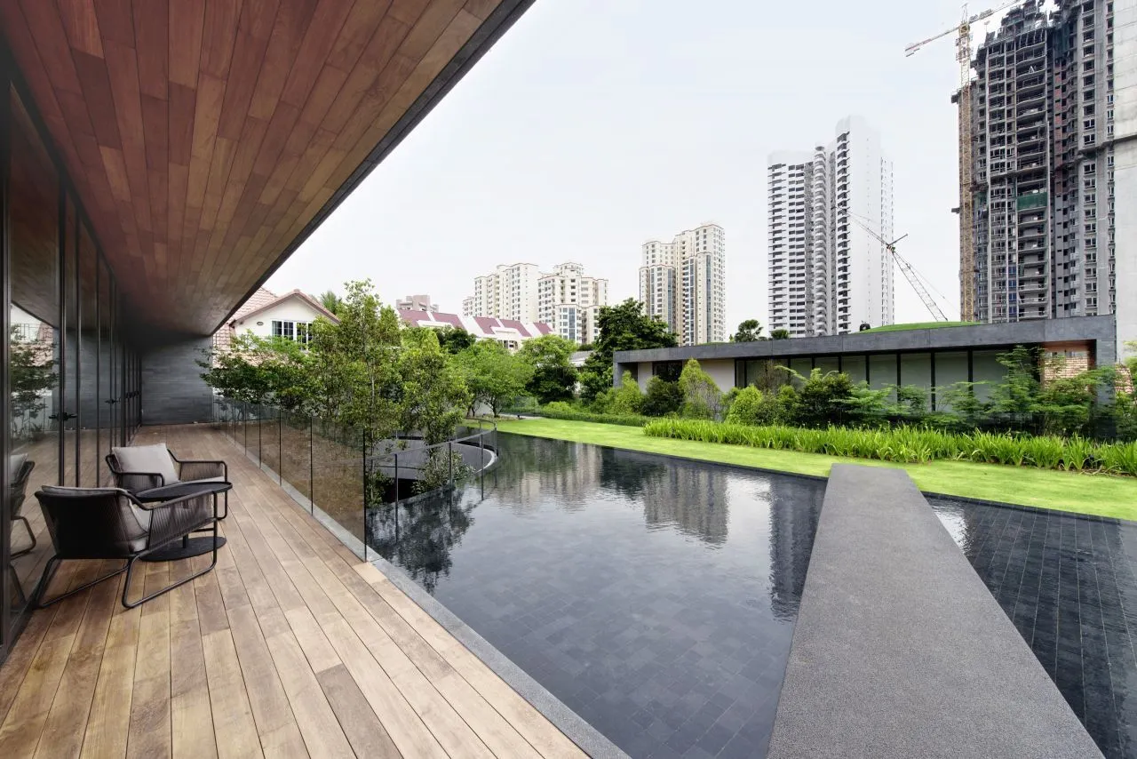 A shared courtyard and pool offer spaces for the family to come together (Photo: Bryan van der Beek and Edward Hendricks)
