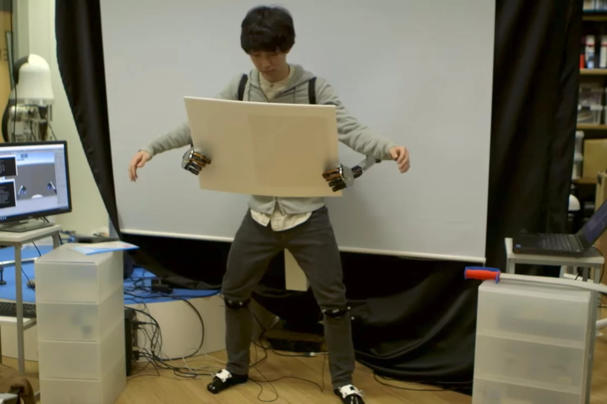 MetaLimbs provides the wearer with an extra set of robotic arms