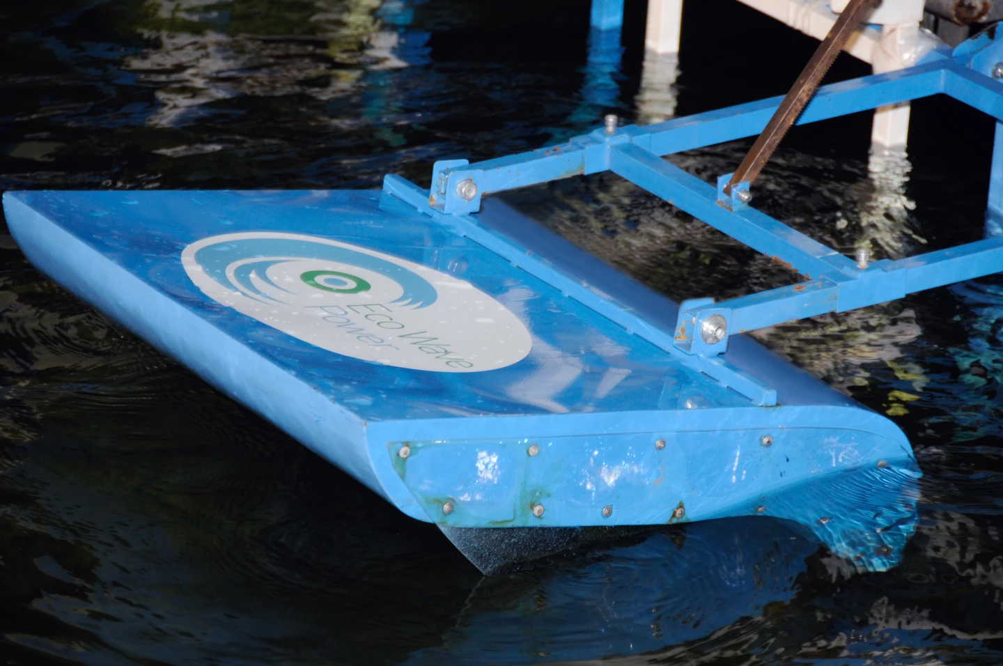 In marine environments which require versatility, the Power Wing will be the float of choice - which can operate at different wave heights