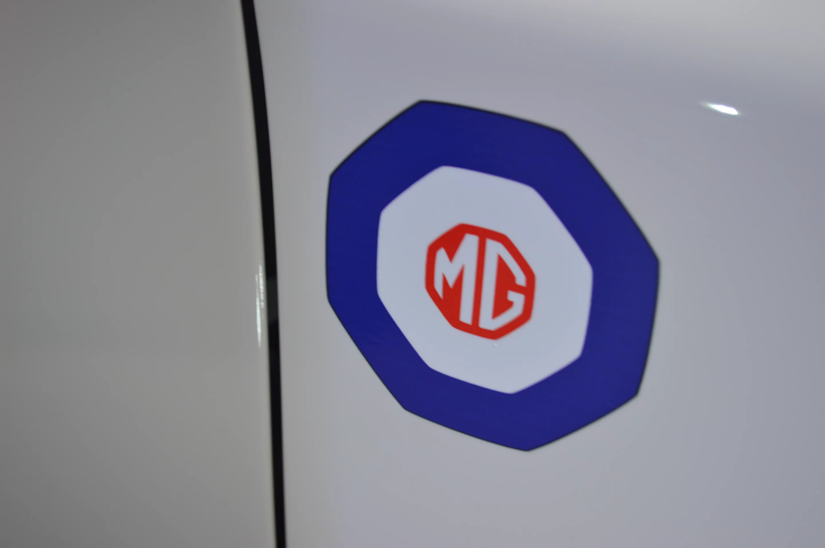 MG's octagonal take on the classic mod icon (Photo: Gizmag)