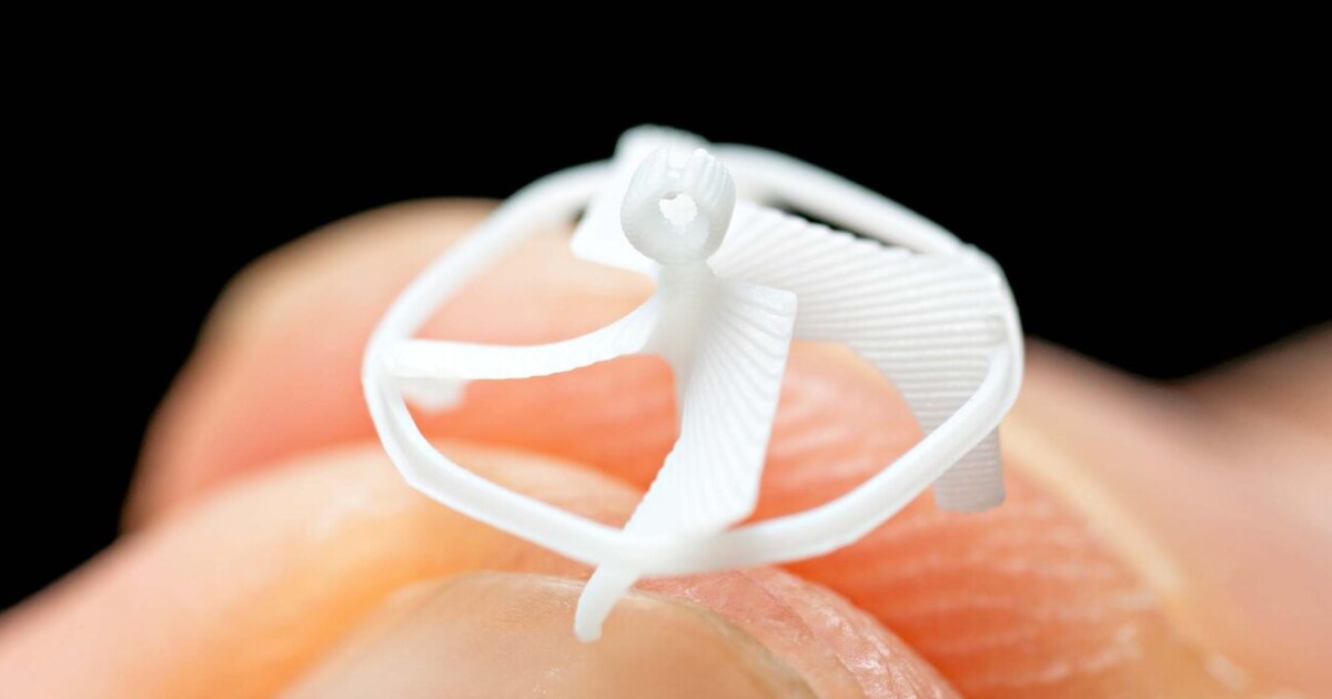 Record-breaking tiny robot flies by magnetism Record-breaking tiny robot flies by magnetism