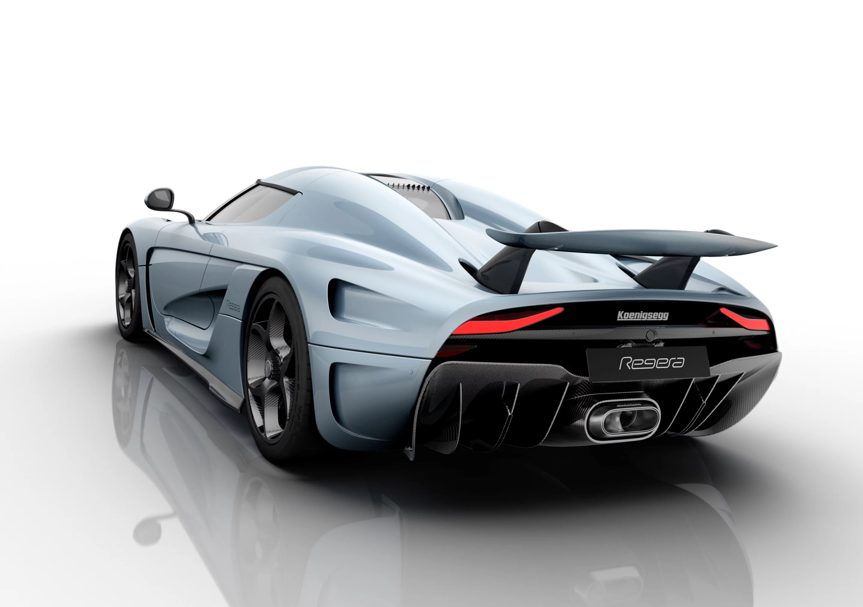 The Regera rides on second-generation Aircore Superlight wheels wrapped in Michelin Super Sport tires