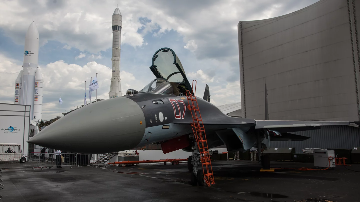 Sukhoi Su-35 on the ground (Photo: Noel McKeegan/Gizmag)