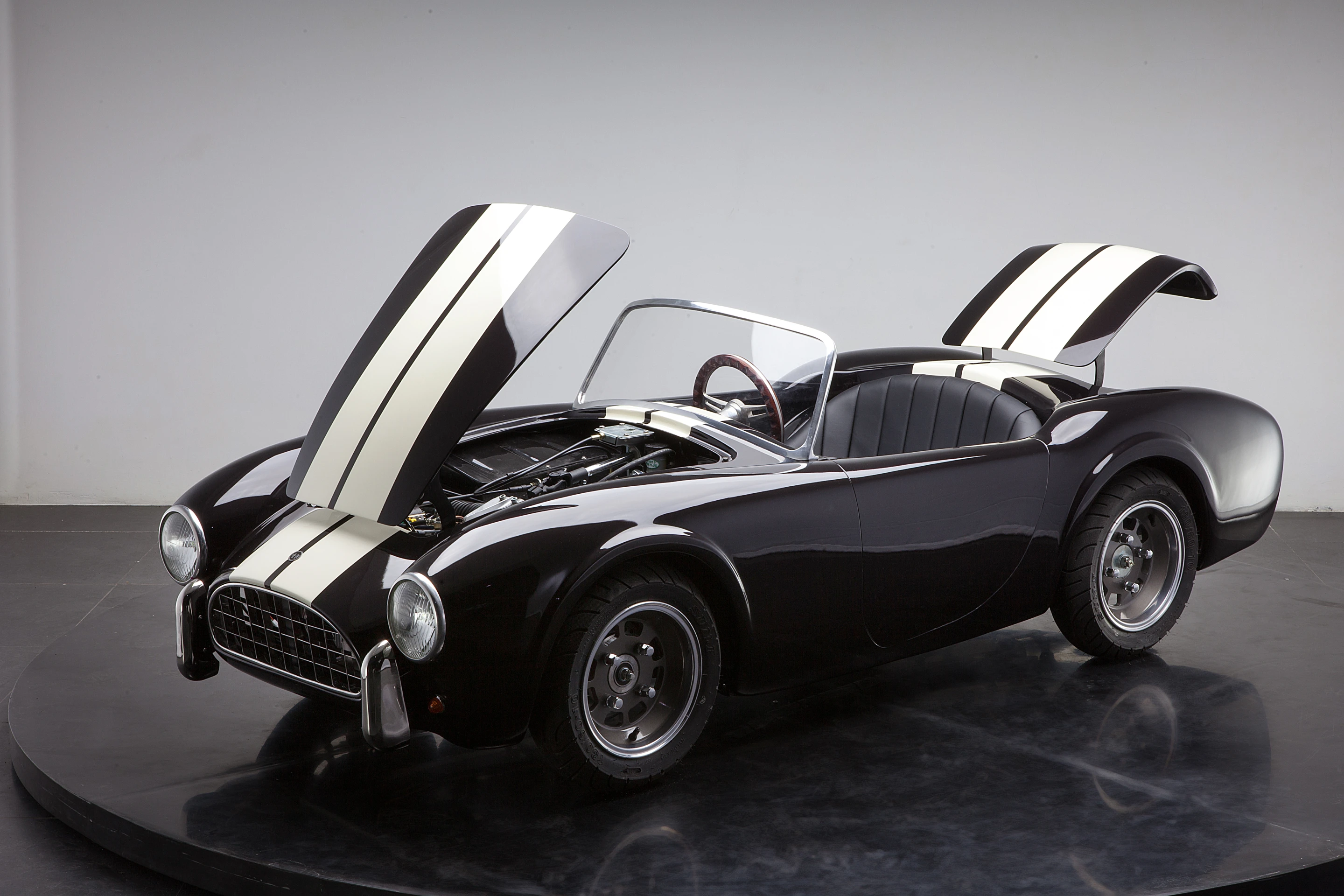 The ex-factory retail prices for the Cobra 289 is £7,999, US$12,399 or €11,299 depending on the customer 's preferred currency, with shipping costs on top of that