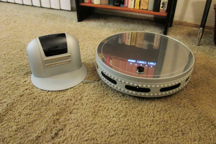 The bObi Pet with charge station