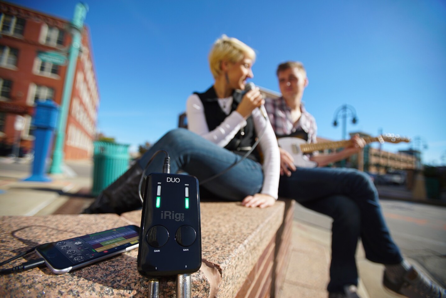 48 V phantom power is available for condenser microphones at the flick of a switch