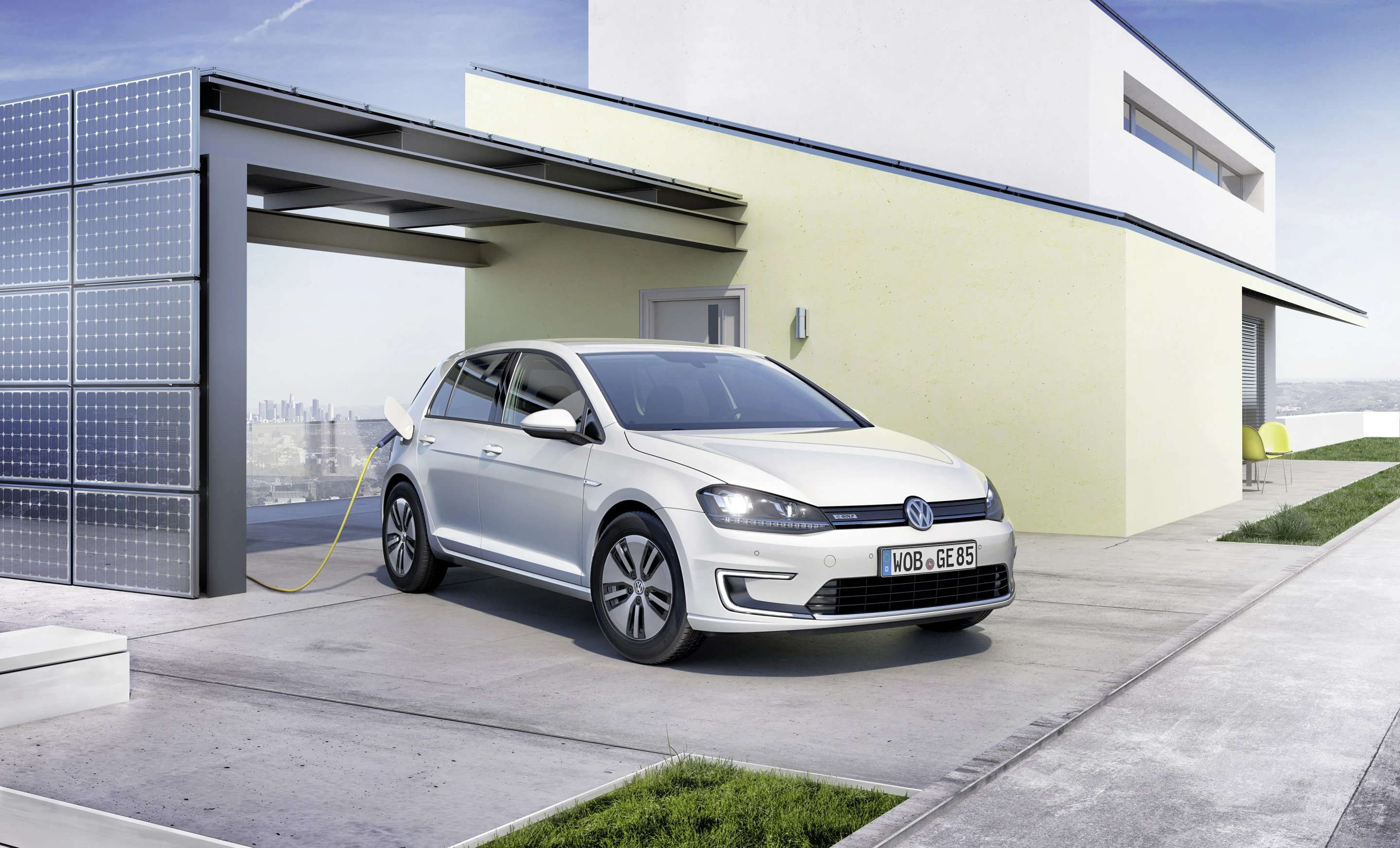 Volkswagen reports a range of 190 km (118 mi) on a single charge (depending on driving styles) with a top limited speed of 140 km/h (87 mph)