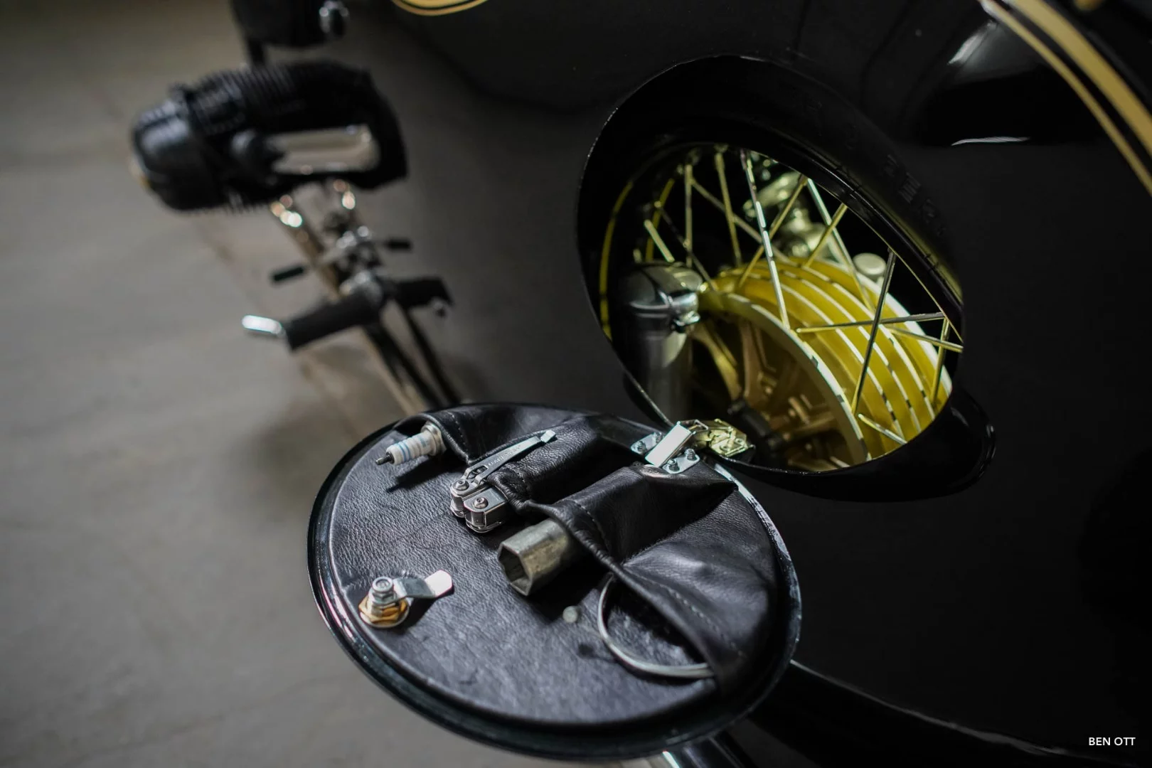 Black Phantom: left side wheel cover is for tools