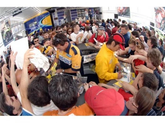 Suzuki Corona team-mates Troy Corser and Yukio Kagayama signing autographs