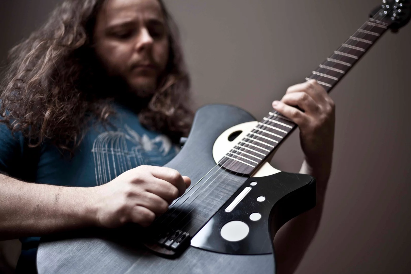 As its name might suggest, the Sensus smart guitar is home to a number of sensors, including a motion sensor, a touch-sensitive slider and a proximity sensor
