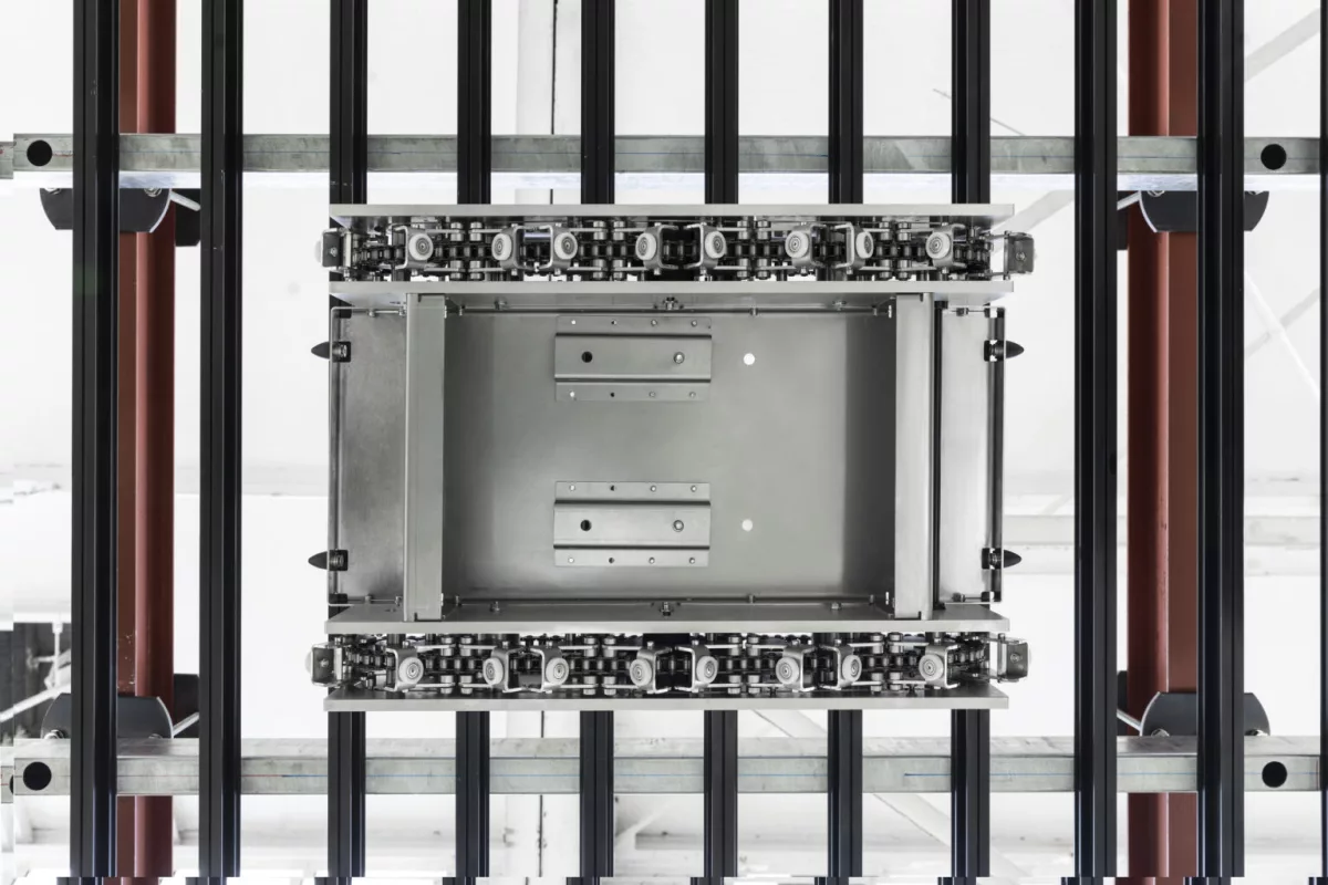 Looking straight up, the CeiliX InfinityCrane Skyrunner sans winch