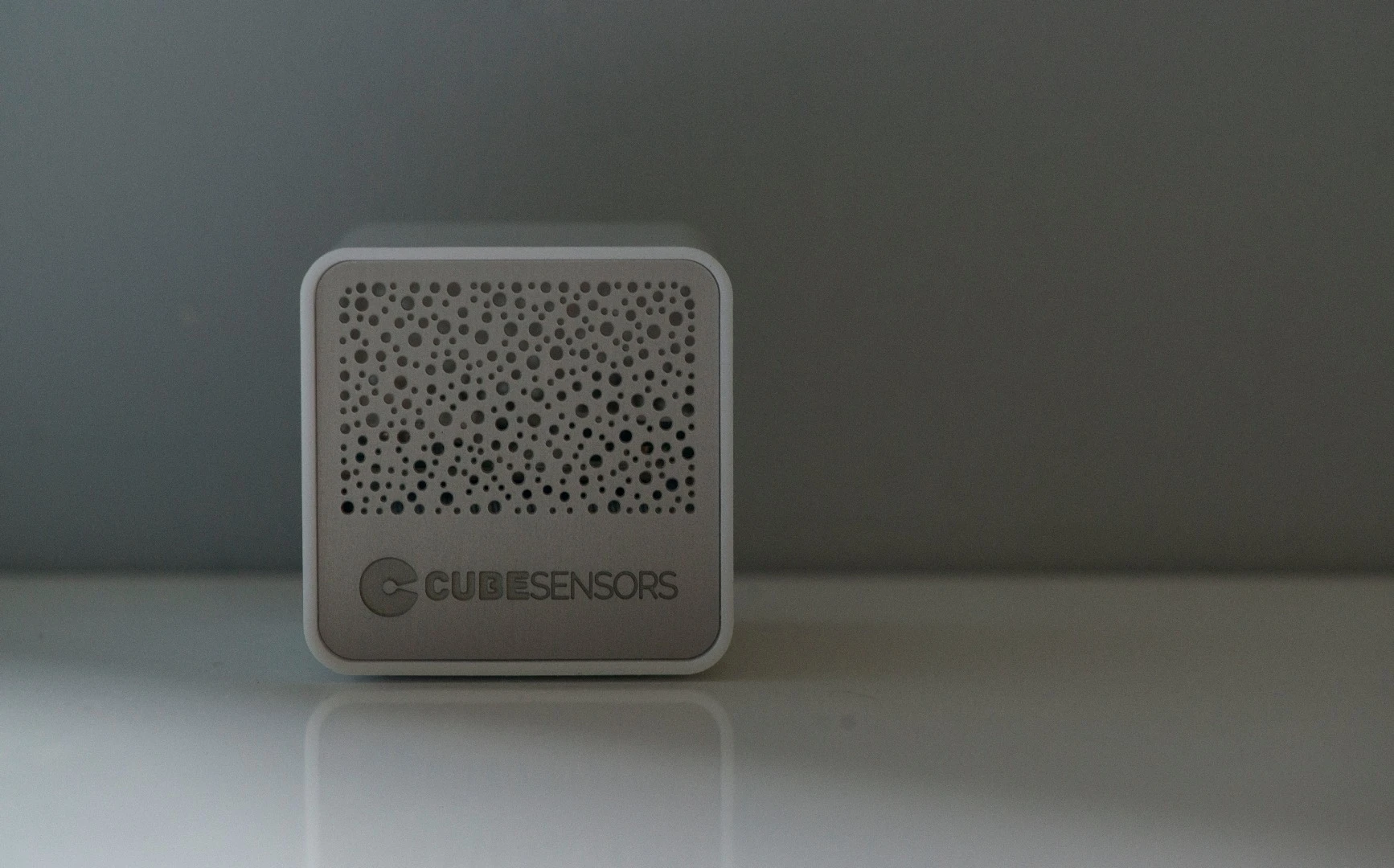 The CubeSensors are stylish and unobtrusive little cubes which can be deployed in most rooms without worrying about disrupting the decor