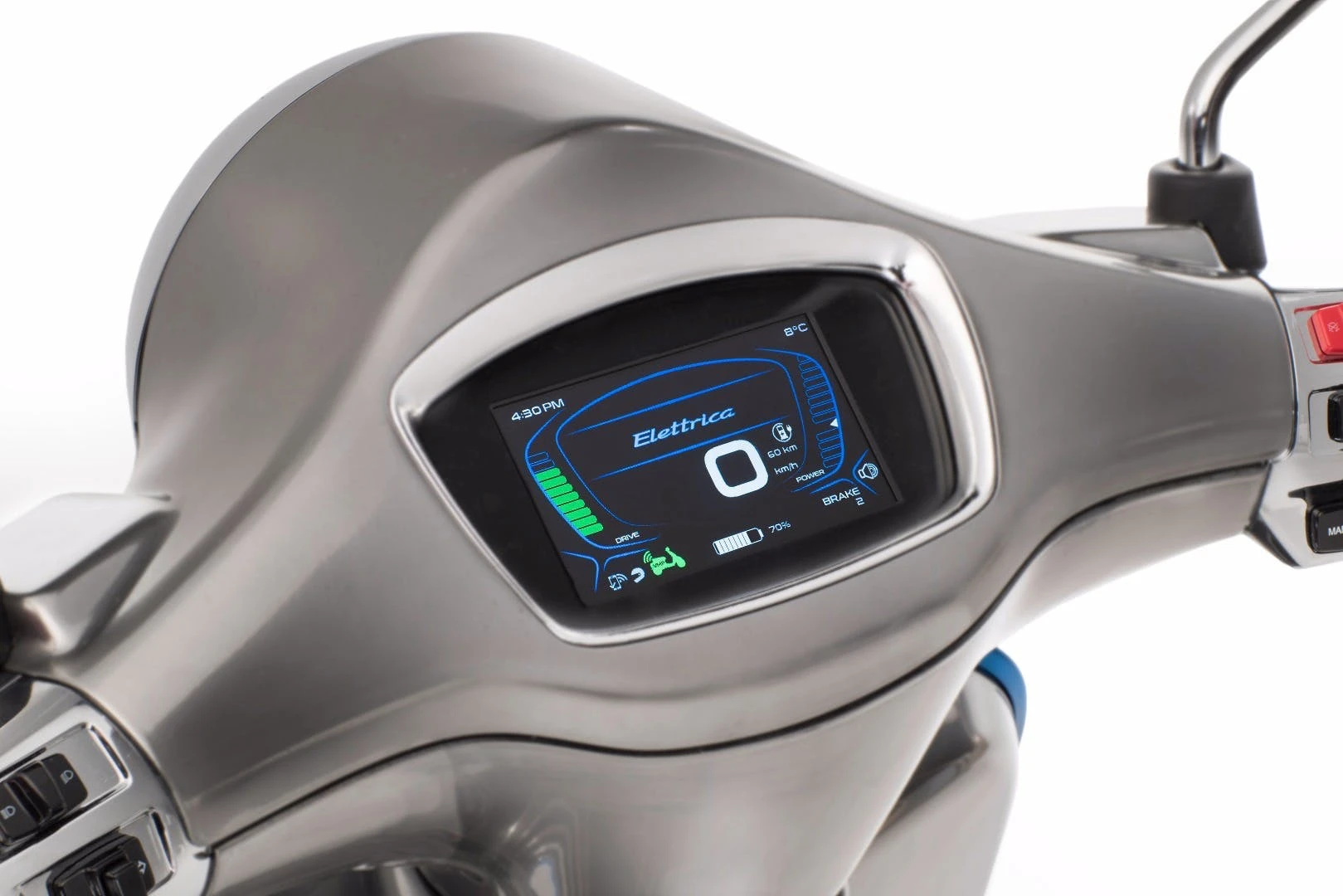 An onboard TFT display serves as a virtual dashboard on the Vespa Elettrica