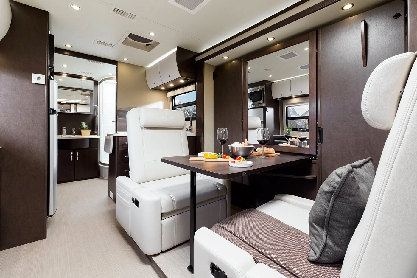 With help from a fold-out table, the Leisure Lounge Plus serves as a dining room