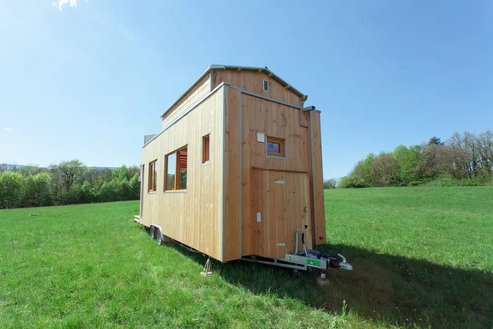 La Tête dans les étoiles runs off-the-grid with a roof-based solar power array