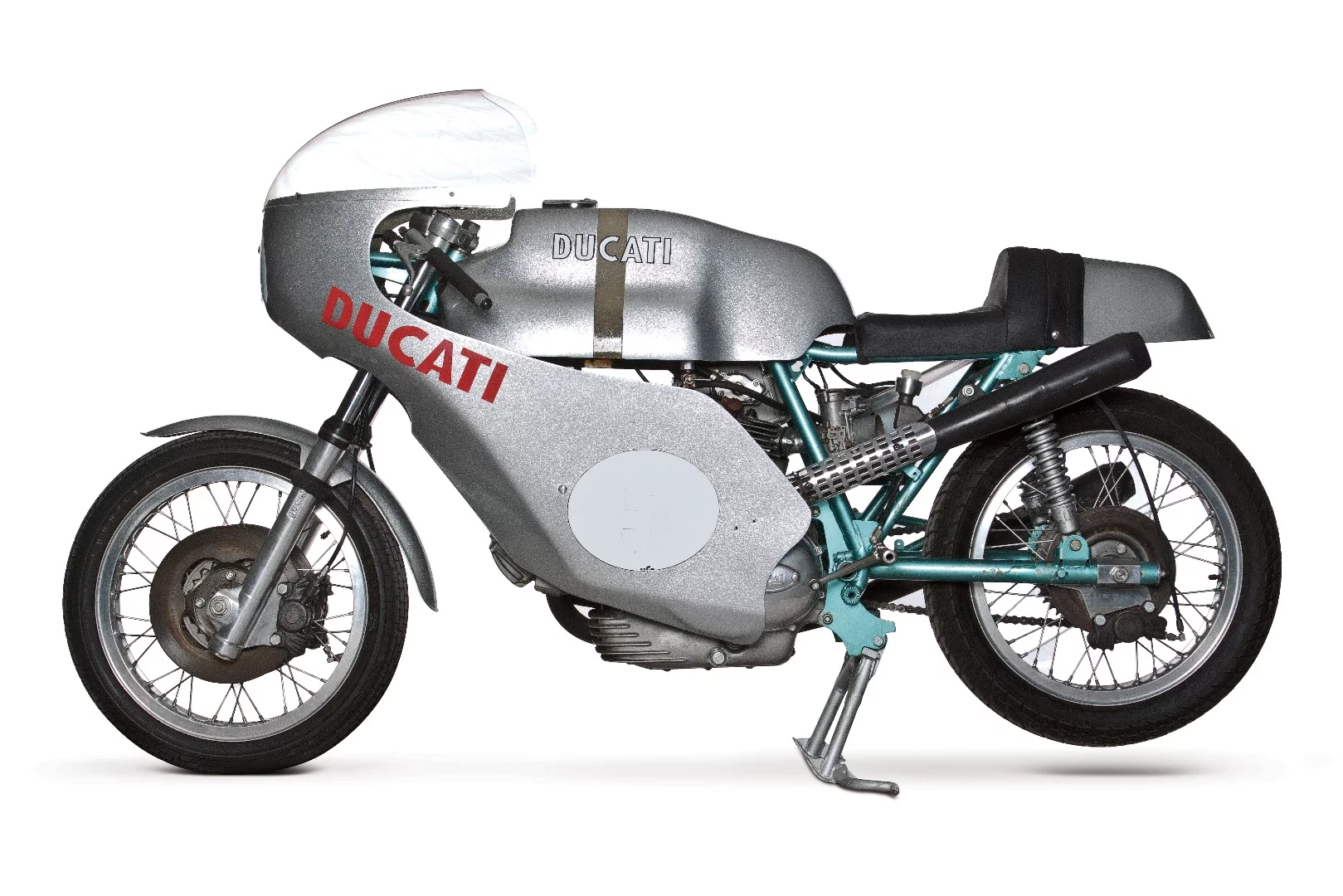 Paul Smart's bike was auctioned in Monaco in 2012 by RM-Sothebys, fetching just €70,200 (US$90,692). Who wouldn't buy that bike at that price today? The auction description contains detailed hi-res images of the bike, and for Ducatista, it's a treasure trove.