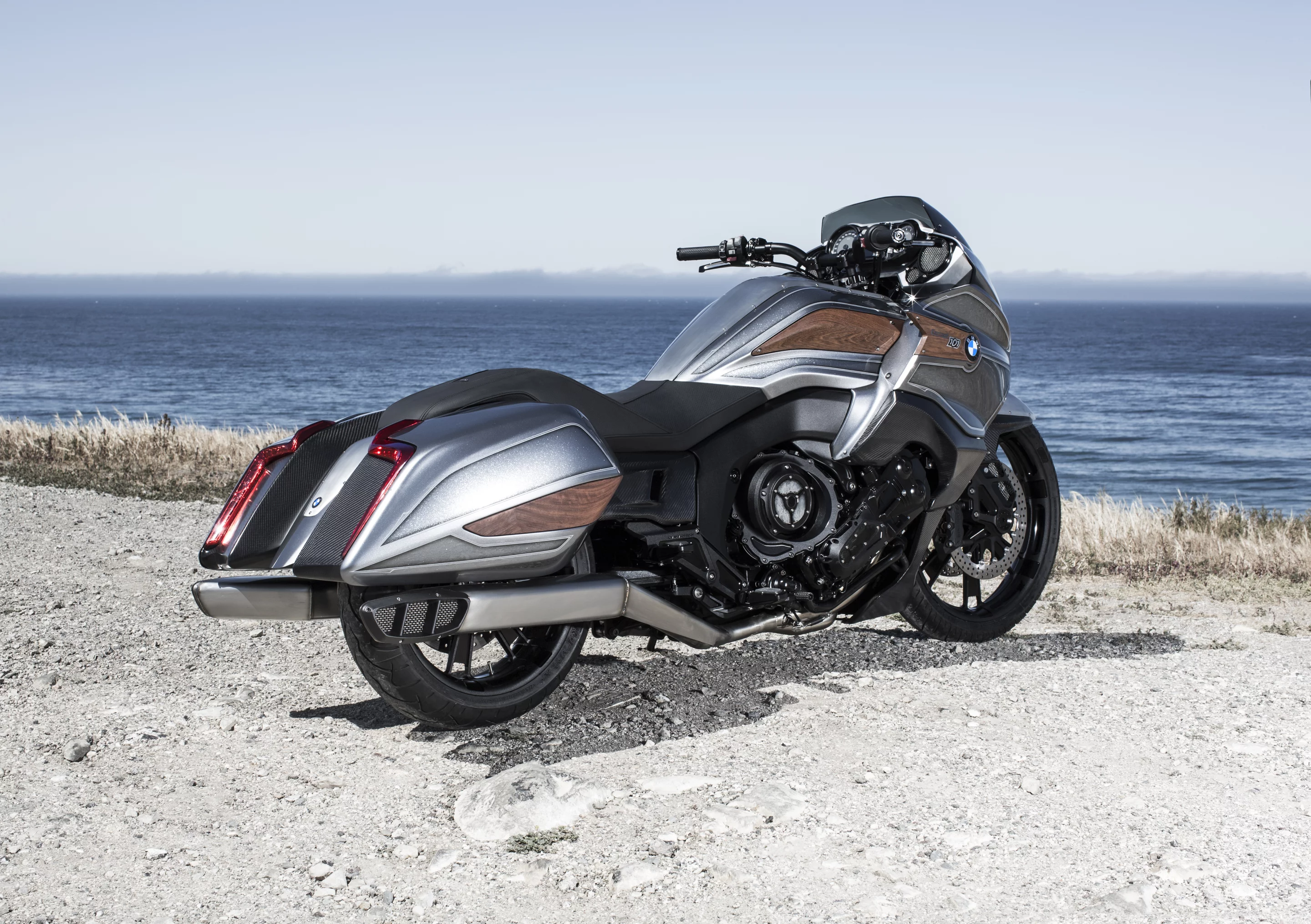 BMW doesn't mess around with its concept bikes. If they make waves, the bikes tend to make it to production. People loved the Concept 90 in 2013, and it quickly became the very popular R NineT production bike. Likewise, the Concept Roadster provided a blueprint for the updated R 1200 R that was released this year. Both these concepts were debuted at the Concorso d'Eleganza Villa d'Este in Como, Italy, and versions of both made it to production quick smart. So this year's effort, the BMW Concept 101