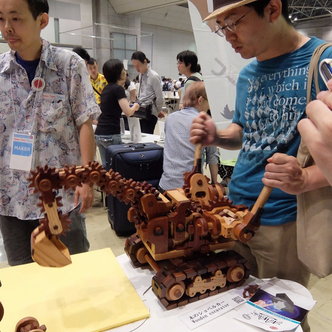 The Kinohaguruma Excavator in action