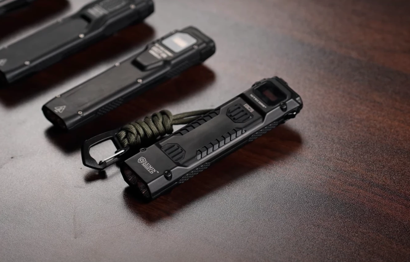 Users can carry the EDC29 with help from a clip or lanyard