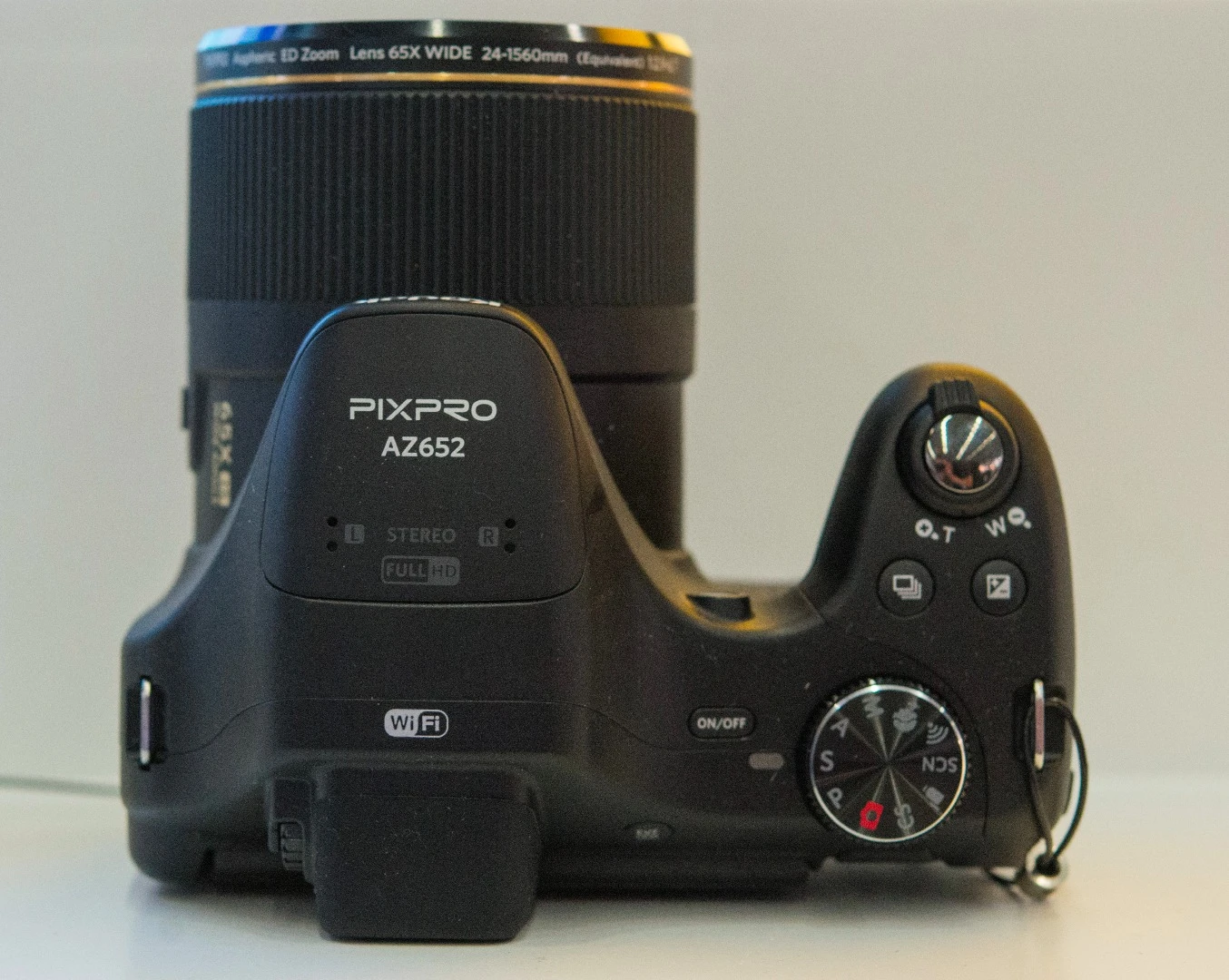 The Kodak PixPro AZ652 is a 20-megapixel bridge camera