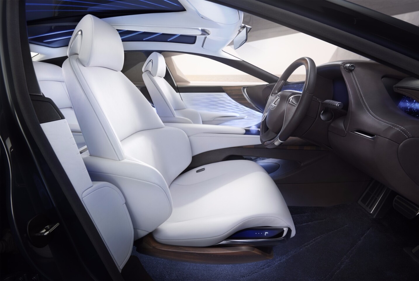 The top portion of the LF-FC's interior is aimed at conveying a sense of openness