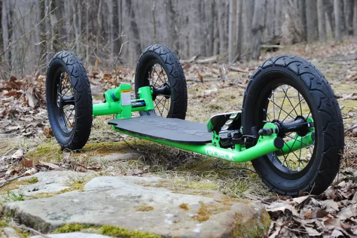 The Trideck is designed to be a stable all-terrain longboard for land use, with the feel of a snowboard in powder