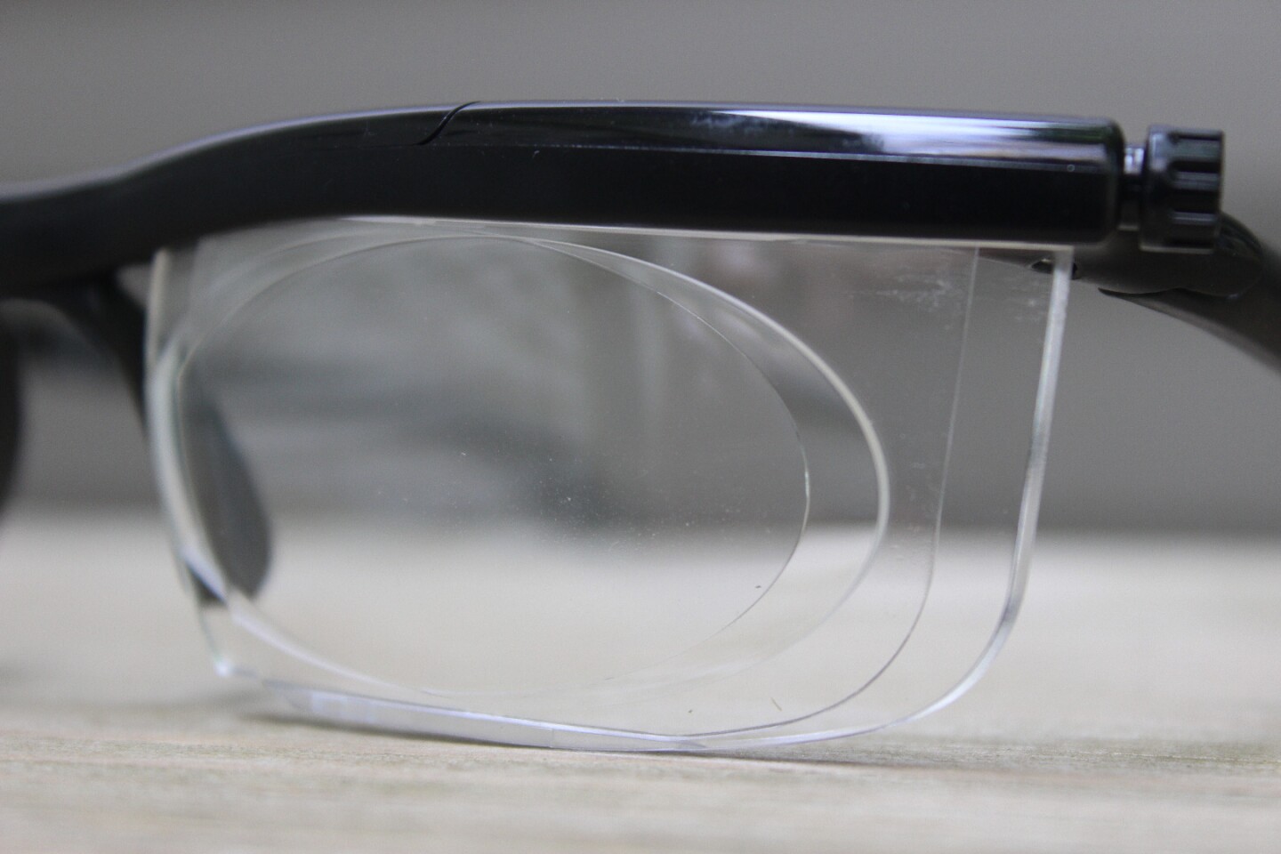 Twisting the Adlens Adjustables' dials causes the polycarbonate lenses to slide horizontally relative to one another, along with oval optical plates embedded in each one