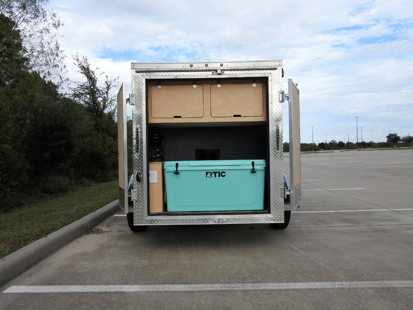 While some compact trailers and camper vans offer limited cooling capacity, with iceboxes that look like they'll barely fit three bottles of soda, the Cargo Camp's large, open rear storage bay houses a 137-L cooler for plenty of cold storage