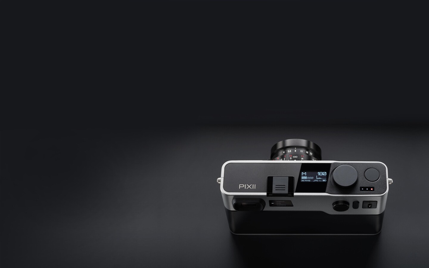 The 138 x 79 x 33 mm (5.4 x 3.1 x 1.29 in), 460 g (16.2 oz) Pixii camera boasts both Bluetooth 4.2 and 802.11b/g/n, and rocks a machined aluminum body with an accessory mount to the top