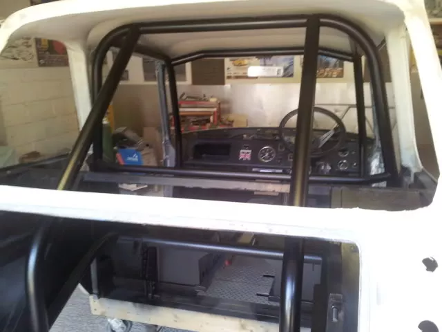 Installation of the roll cage