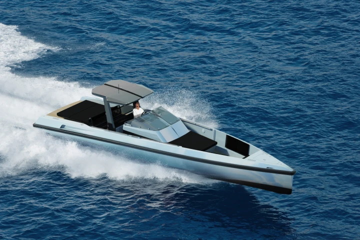 The Wally One has a beam of 3.525 meters, and a top speed of between 40 and 50 knots.