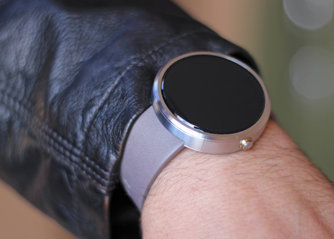 The Moto 360 with its ambient display off, necessary if you don't want your battery to be running on fumes by day's end (Photo: Will Shanklin/Gizmag.com)