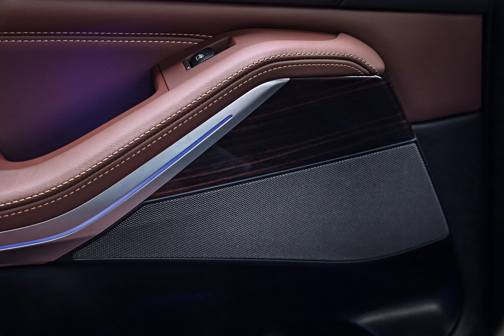 inside the fourth-generation BMW X5