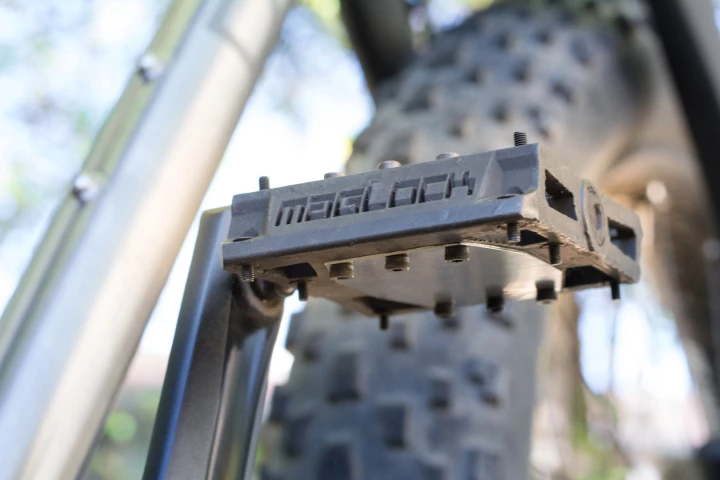 Maglock Vault pedals keep riders' feet in place using magnets