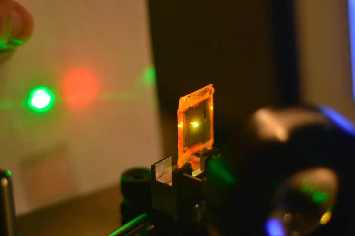 A liquid crystal elastomer emits a mechanically-tunable laser beam