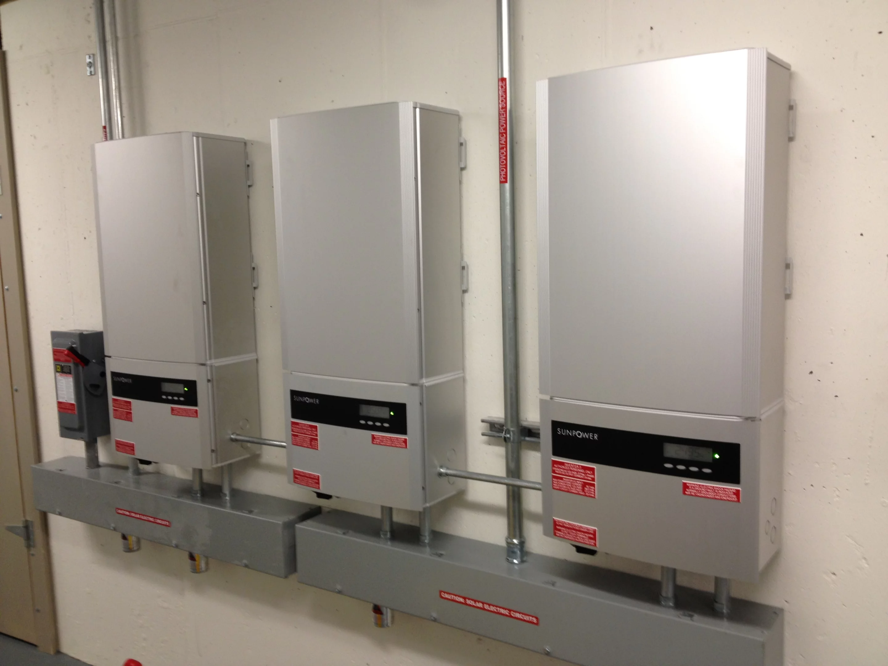 Photovoltaic power distribution panels (Photo: Perkins+Will)