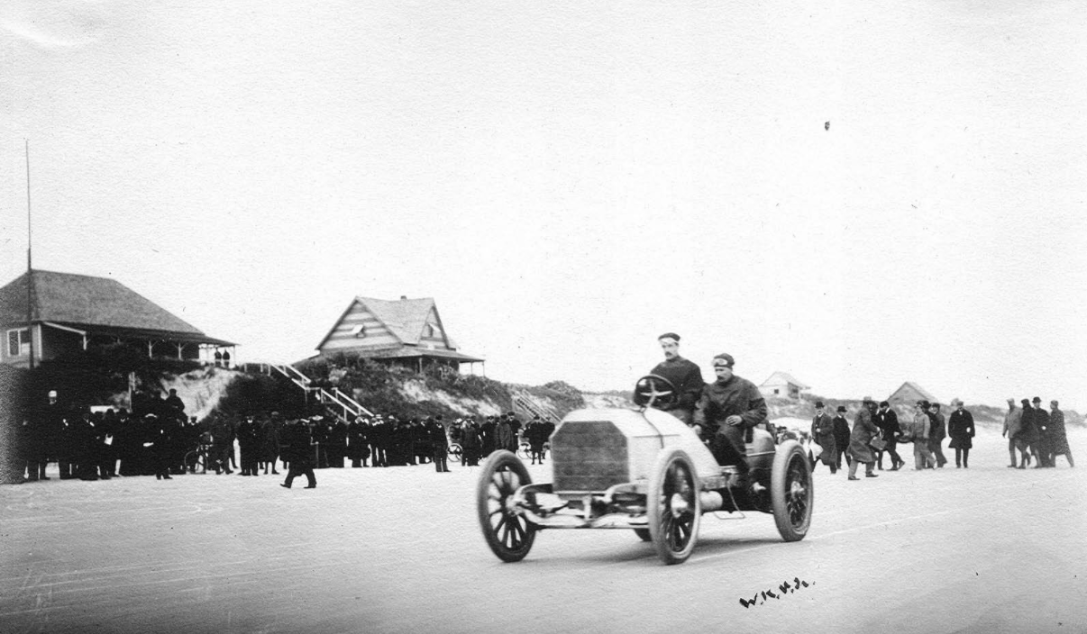 Willy K Vanderbilt at Daytona Beach on 27 January, 1904 in his Mercedes Simplex 90 hp. Vanderbilt pushed the record to 92.3 mph (148.51 km/h). That's Willy heading off on the run that would take the record, and it's from the Vanderbilt Cup Races site which honours Vanderbilt's contribution to American automotive heritage and has an exceptionally well curated collection of images of the period, including Daytona Beach racing.
