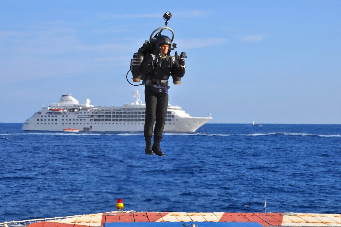 David Mayman flies the JB-10 jetpack