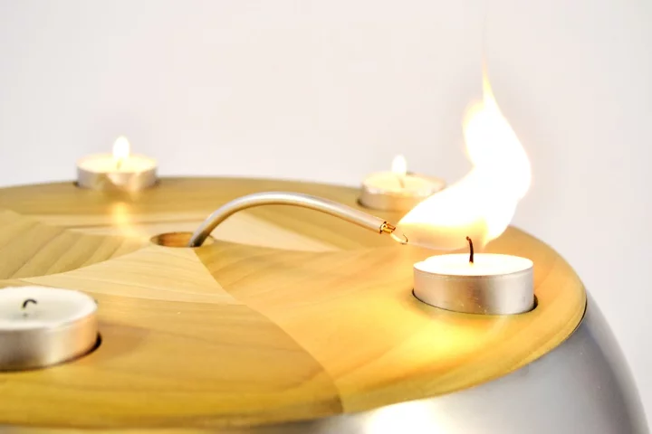 Switch Candle is a deceptively clever candle holder which lights and extinguishes tealights by itself
