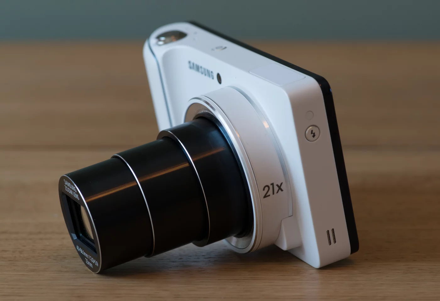 The 21x zoom on the Samsung Galaxy Camera is positively monstrous on the telephoto end