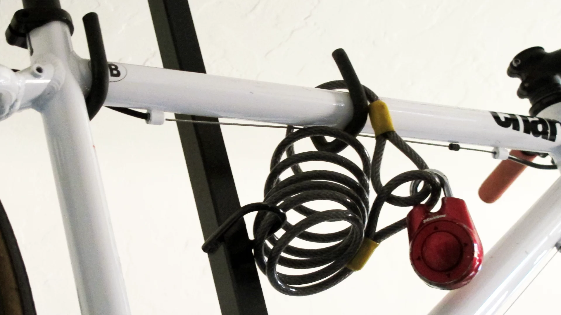 Bikes weighing up to 50 lb (23 kg) can be loaded onto the rack by way of a pair of Norprene-coated hooks, while there's also a seperate locking loop for added security