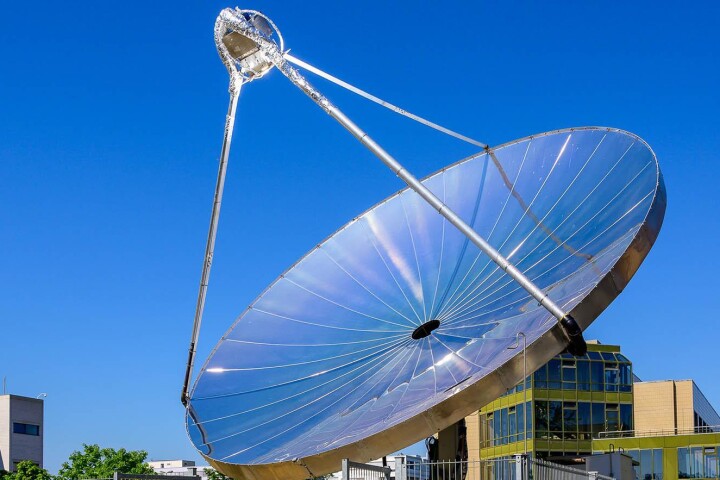 The parabolic dish that plays a key role in the new solar hydrogen reactor from EPFL