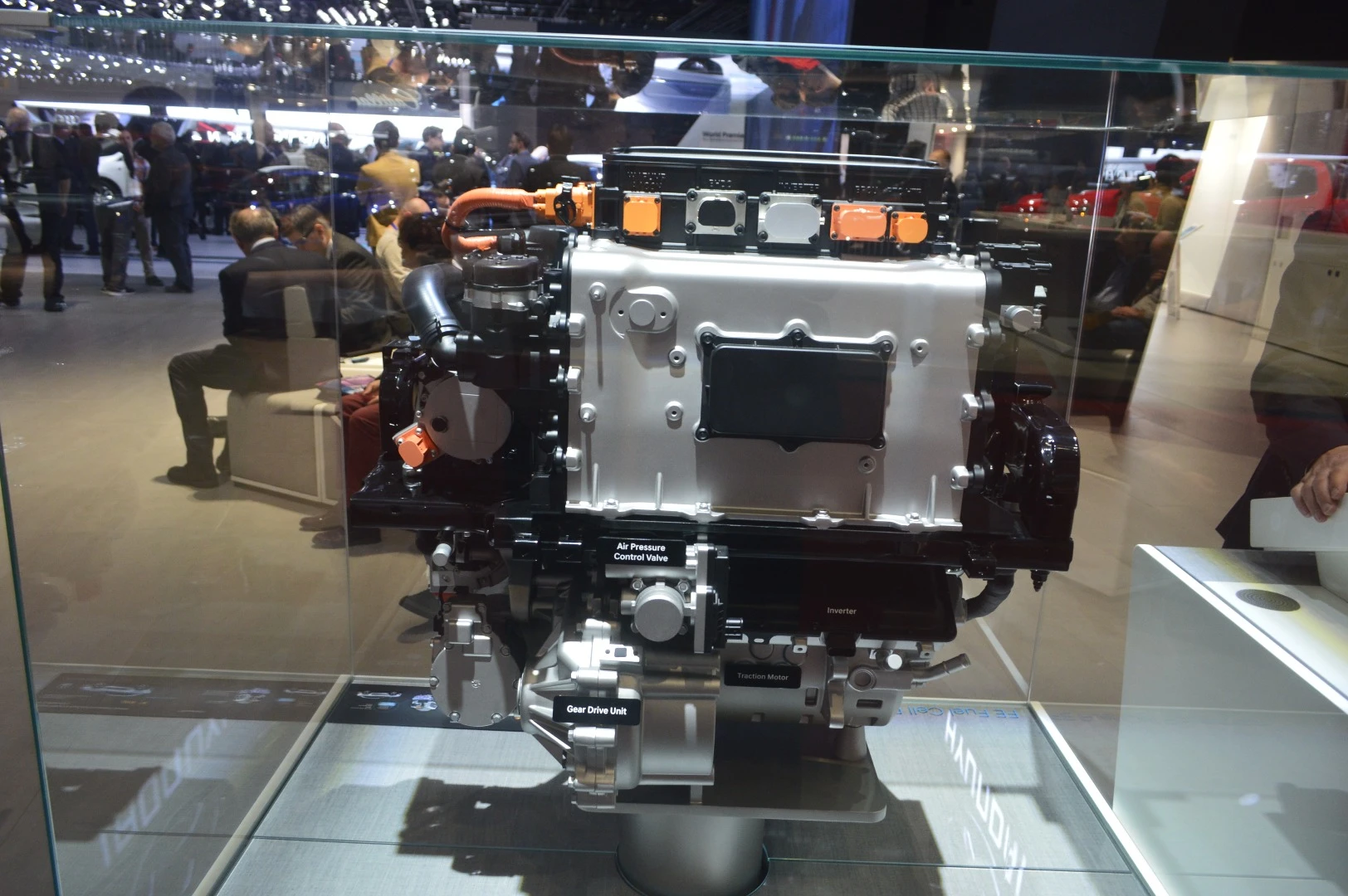 This new generation fuel cell is 20 percent lighter and 10 percent more efficient than the current-generation cells used in the Tucson ix35