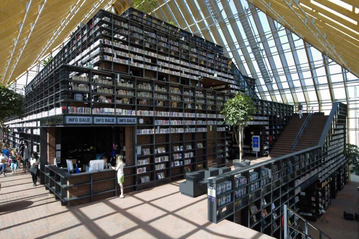 The MVRDV-designed Book Mountain public library features a huge glass and timber outer shell (Photo courtesy of MVRDV/Jeroen Musch)