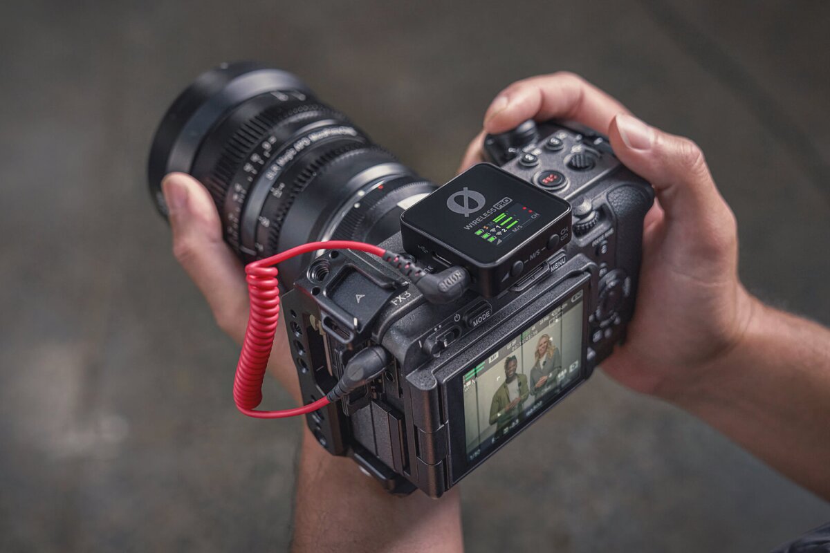 R de Treats Creators To Most Powerful Wireless Microphone Ever r-de-treats-creators-to-most-powerful-wireless-microphone-ever