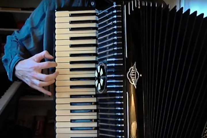 Brendan Vavra's DIY MIDI accordion digitizes key, button and bellow action to create MIDI music
