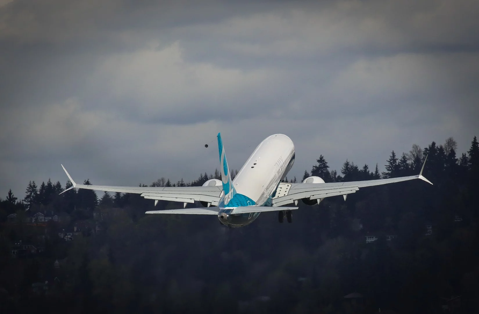 The Boeing 737 MAX 9 takes off from Renton, Washington