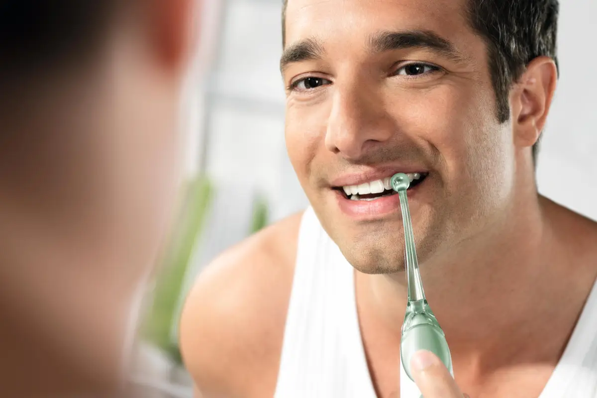 Philips has introduced a new handheld dental care product that dislodges interdental plaque and bacteria with rapid bursts of air and water.