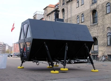 The Walking House on the move again
