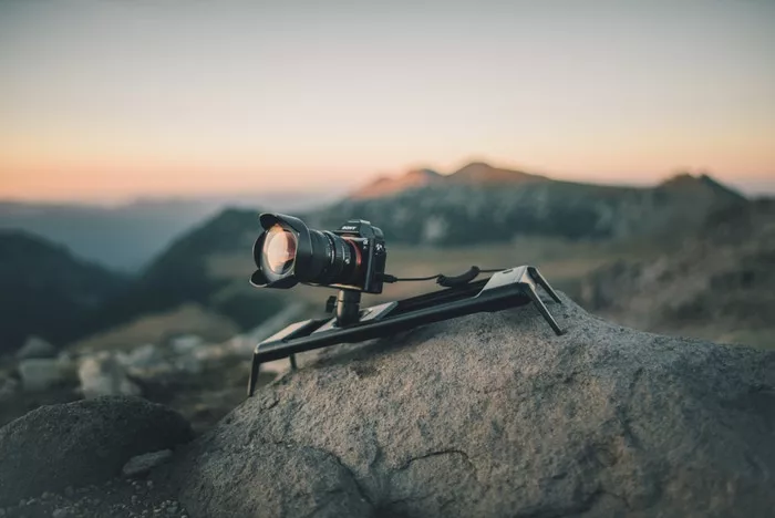 A Pro version of the ROV is made to work with DSLR and Mirrorless cameras weighing up to five lb (2.2 kg)